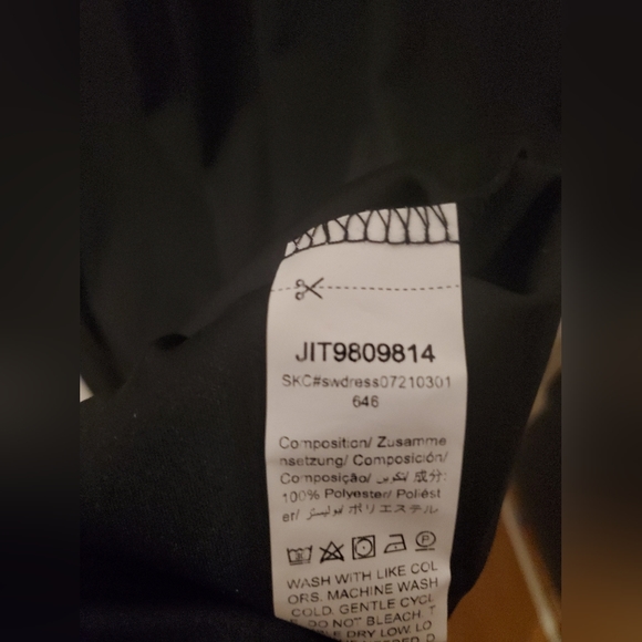 SHEIN Modely Plus Applique Detail Split Hem Cape Dress - Picture 8 of 8